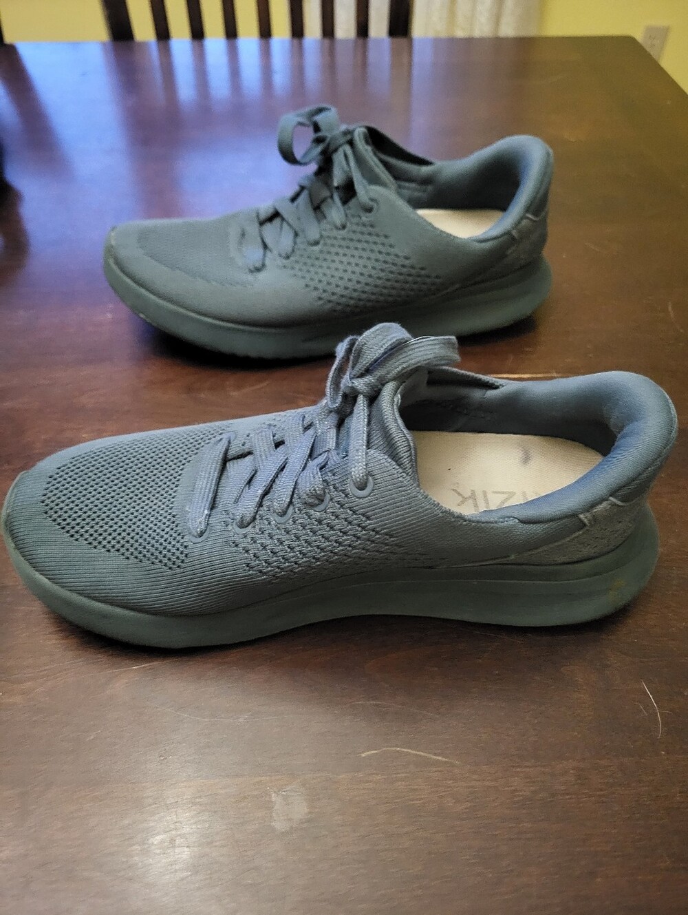 Kizik Sneakers, Women's 7